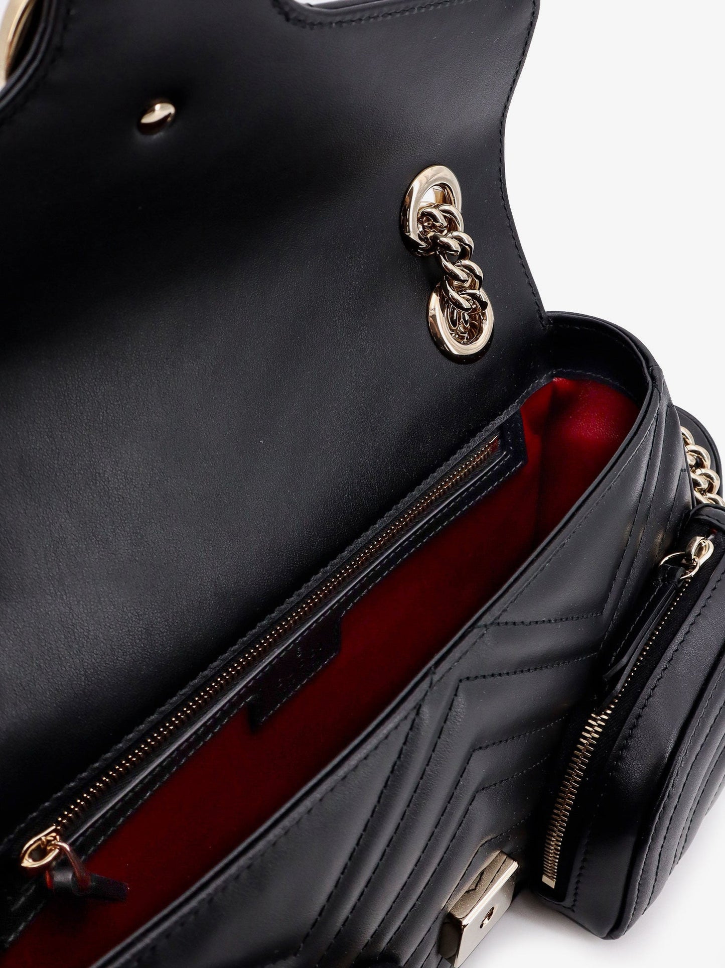 Gucci Matelassé Leather Shoulder Bag With Multipockets Detail