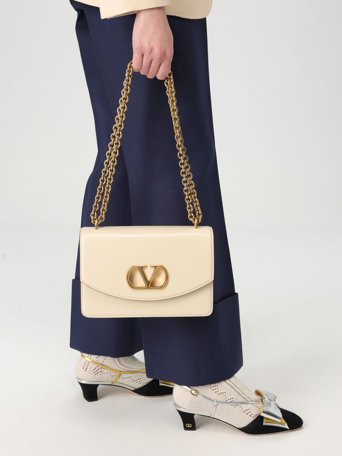 Valentino Garavani Shoulder Bag Woman Black