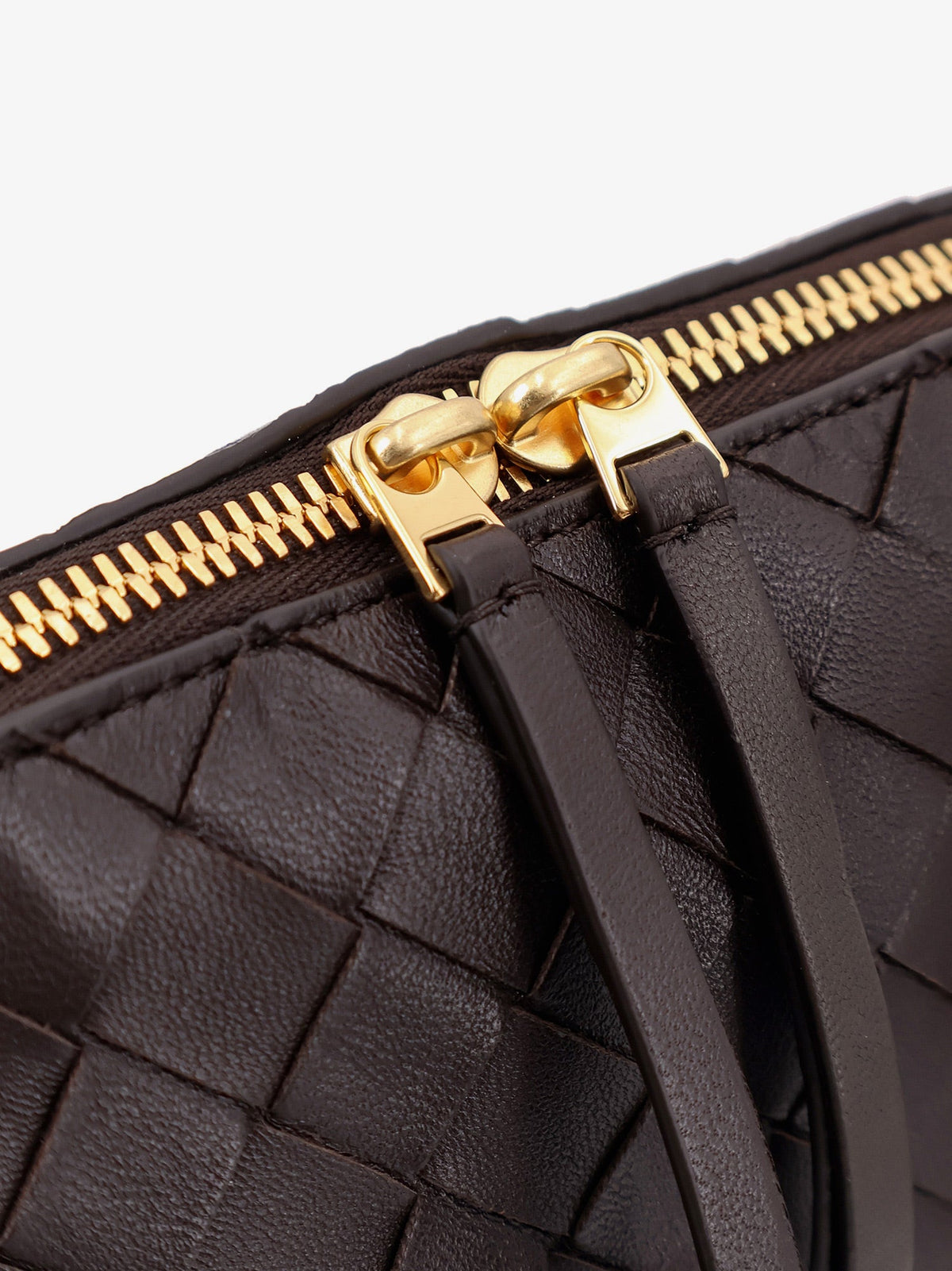 Bottega Veneta Leather clutch with Intrecciato Concert motif - Fondant-Gold