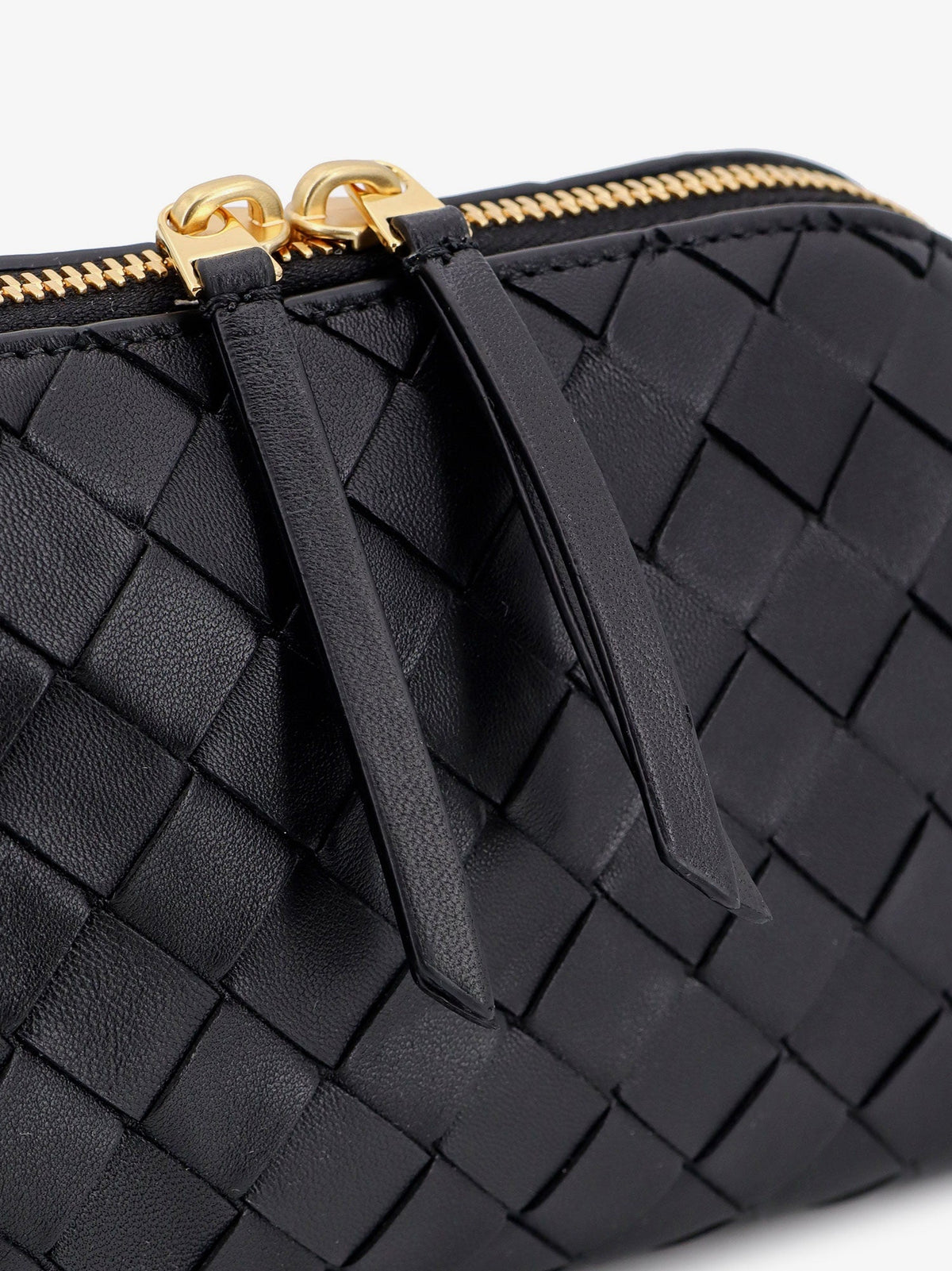 Bottega Veneta Concert Pouch leather crossbody bag with Intrecciato motif - Black-Gold
