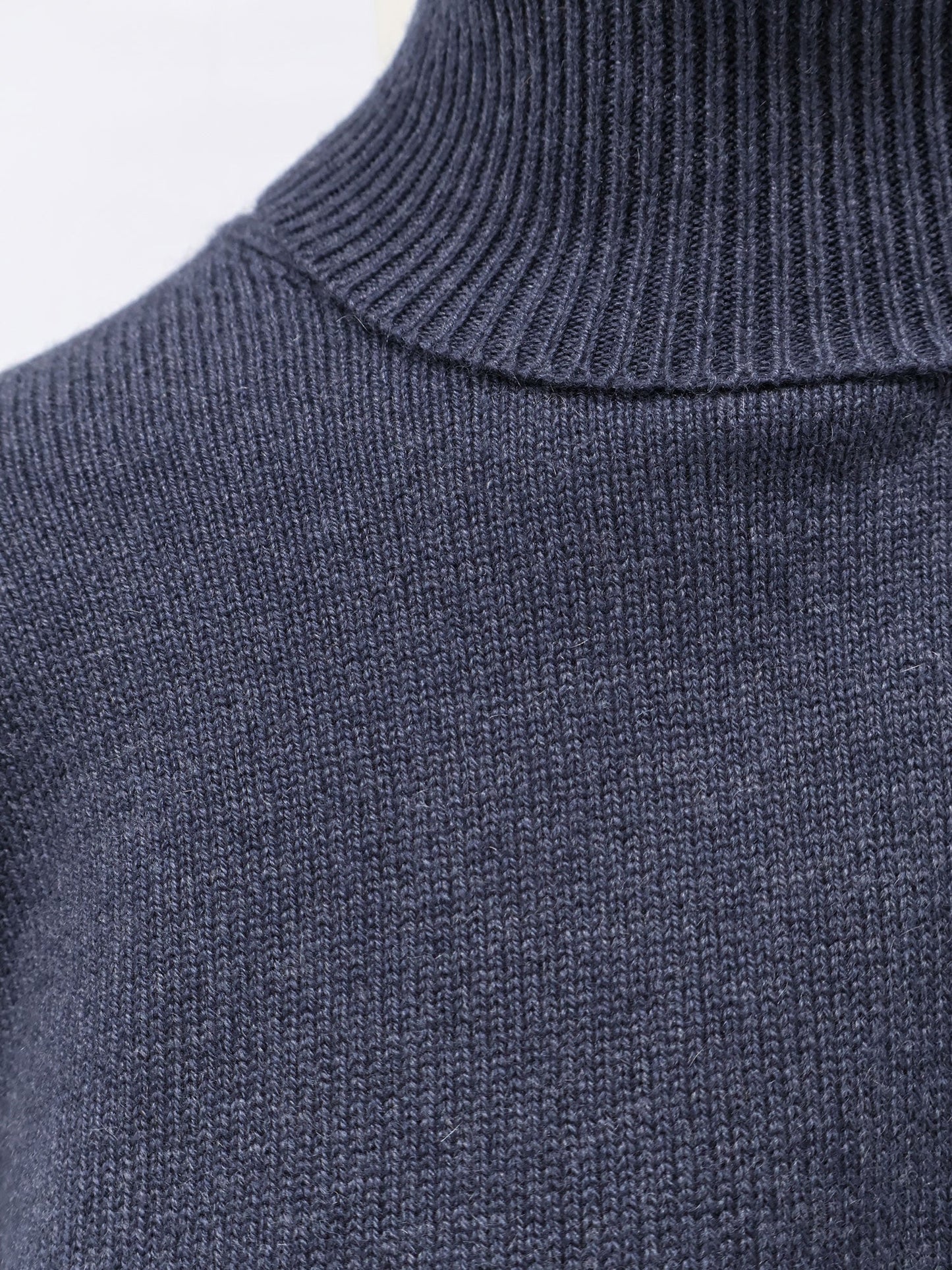 BRUNELLO CUCINELLI - Cashmere turtleneck with Monili detail on the back