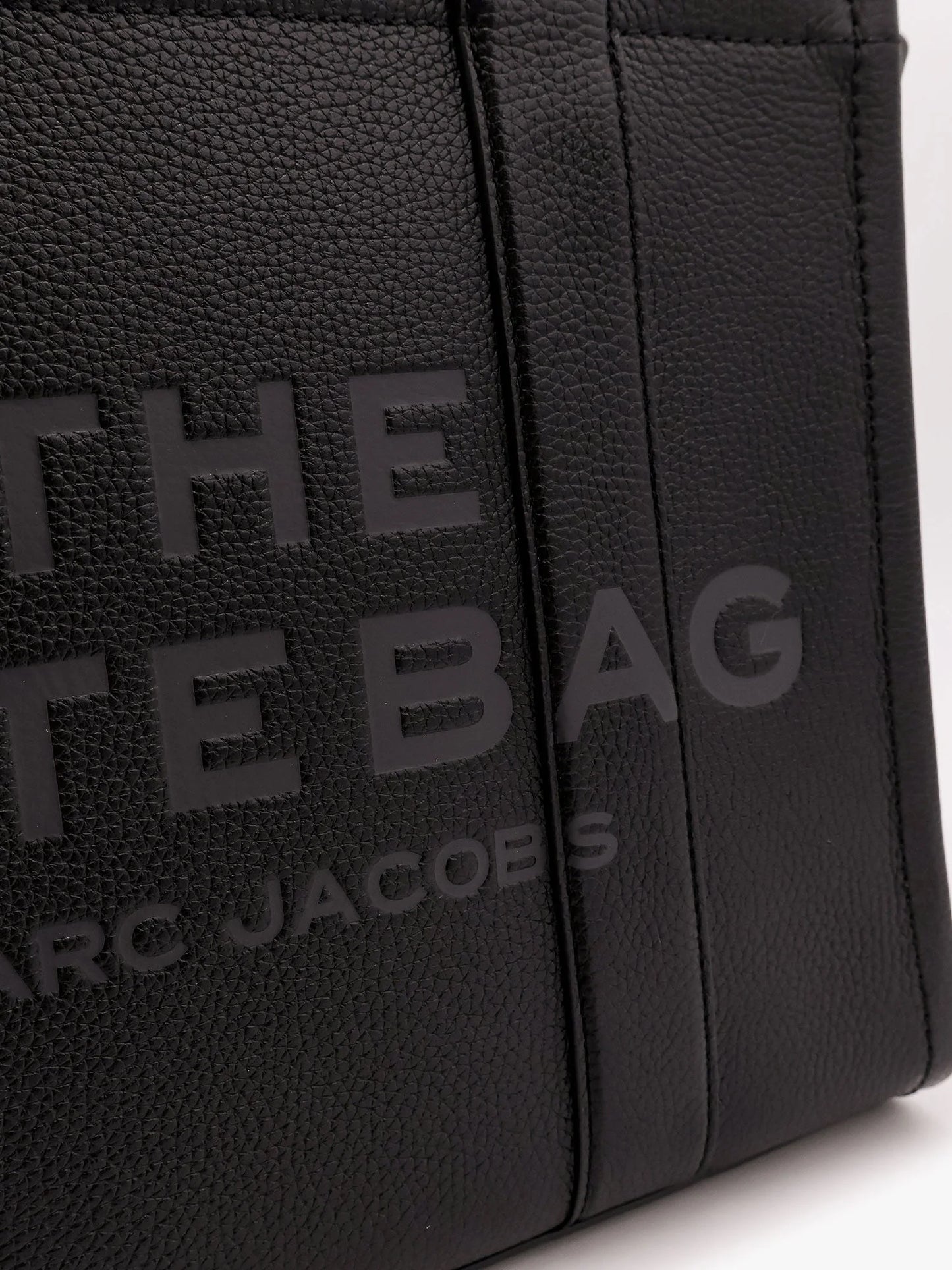 MARC JACOBS - Leather shoulder bag with logo on the front