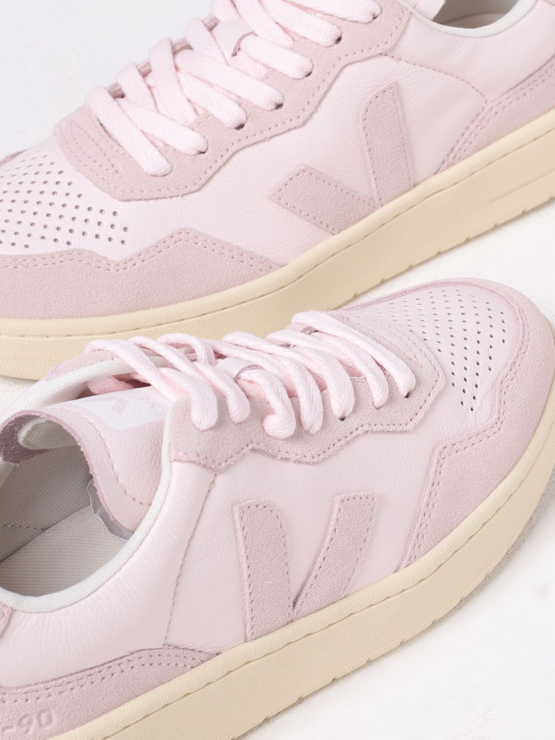 Veja Sneakers Woman Pink