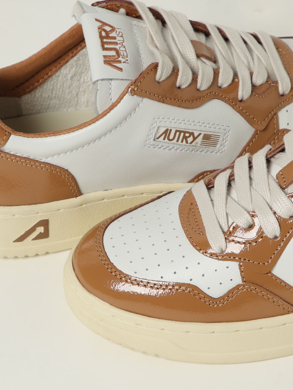 Autry Sneakers Woman Brown
