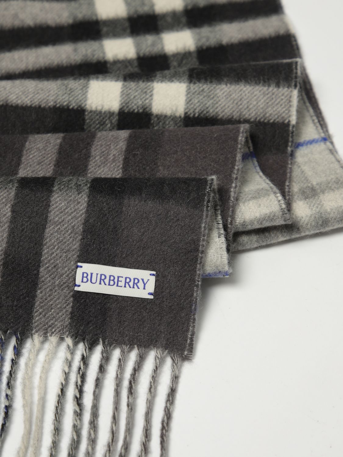 Burberry Scarf Men Grey