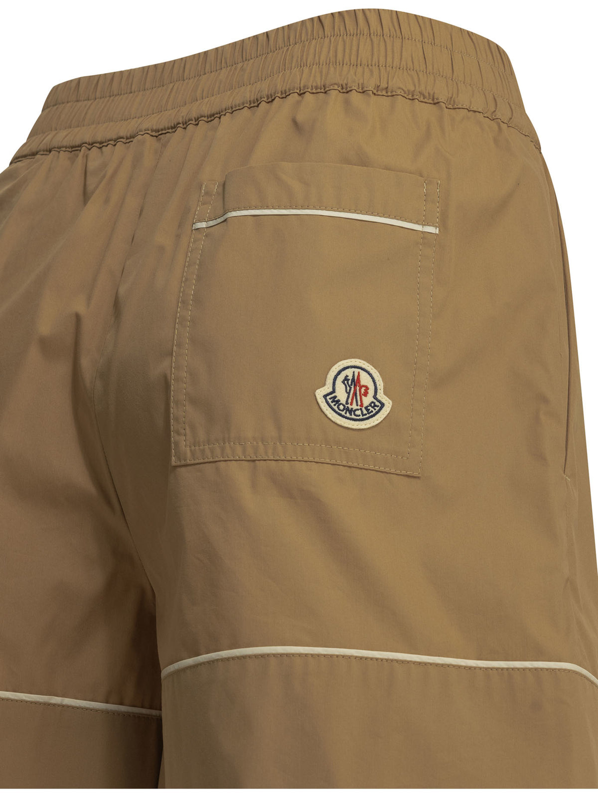 Moncler Utility shorts with reverse logo - Beige