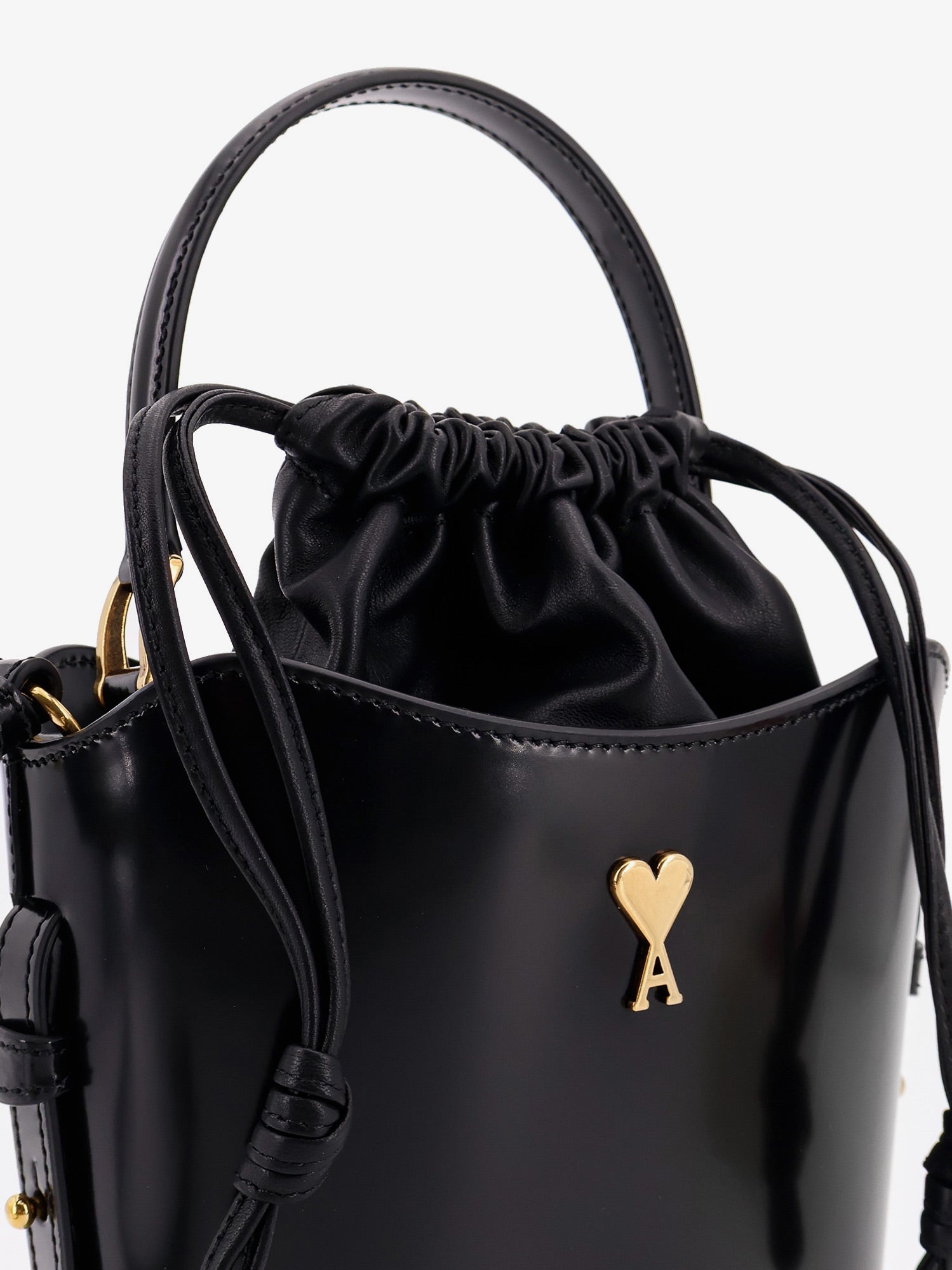 AMI PARIS Leather bucket bg – Modishus AMI PARIS Leather bucket bg – Modishus