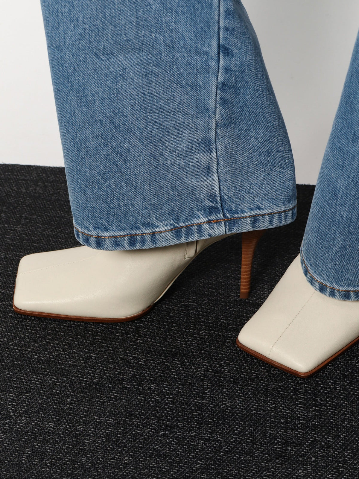 Alaia Leather boots - Argile