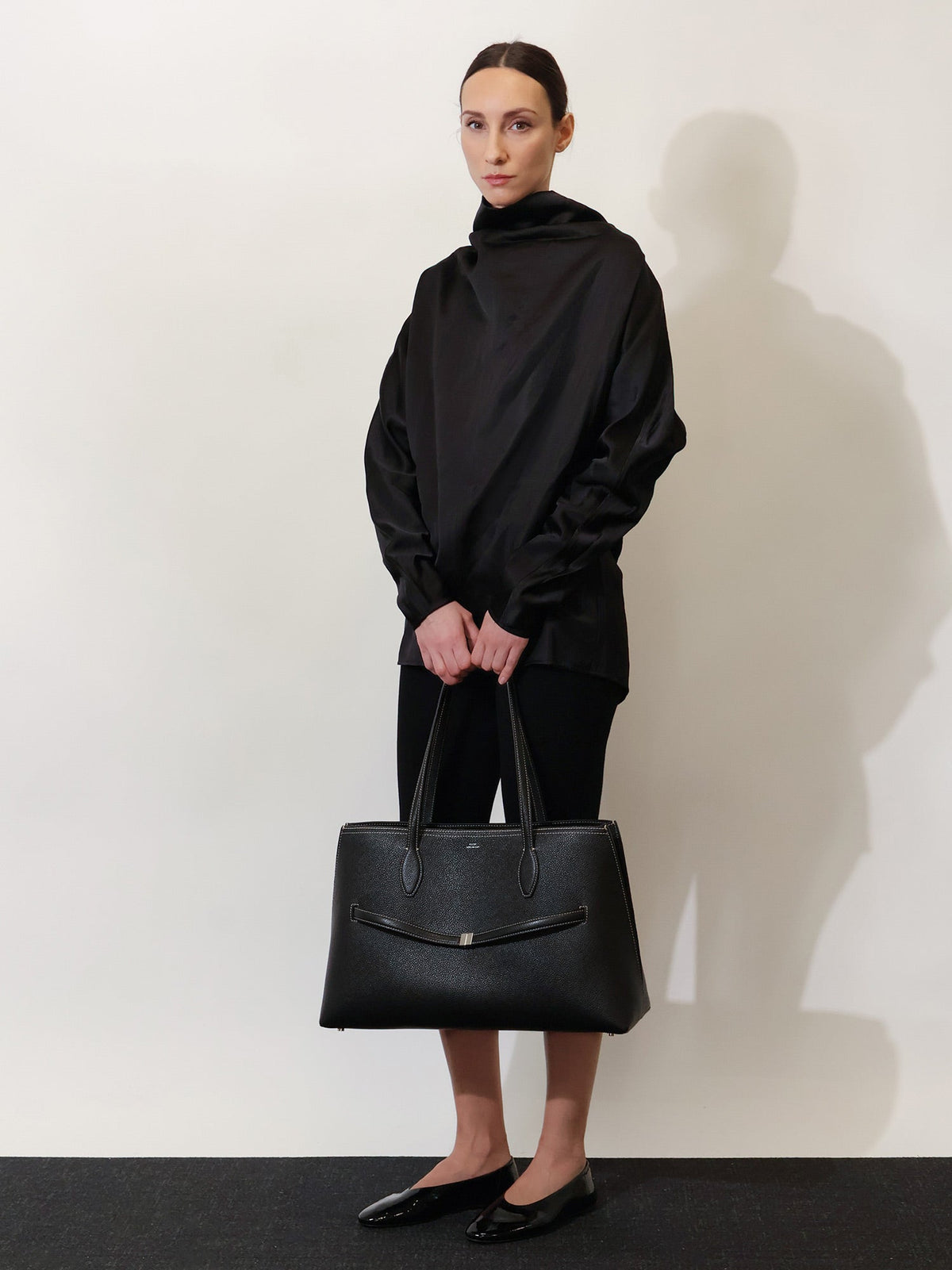 Toteme Leather shoulder bag with lettering logo on the front - Black