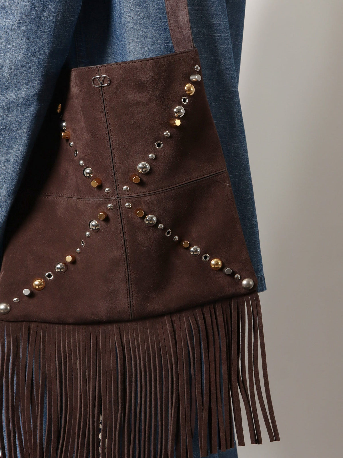 Valentino Garavani Suede shoulder bag with fringes and metal details - Testa Di Moro