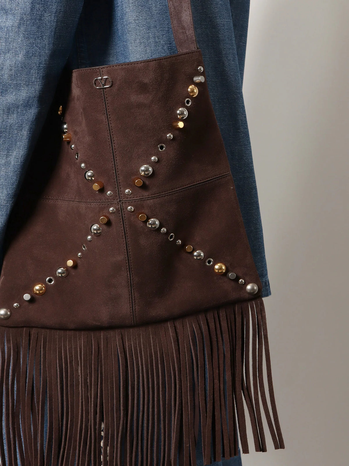VALENTINO GARAVANI - Suede shoulder bag with fringes and metal details