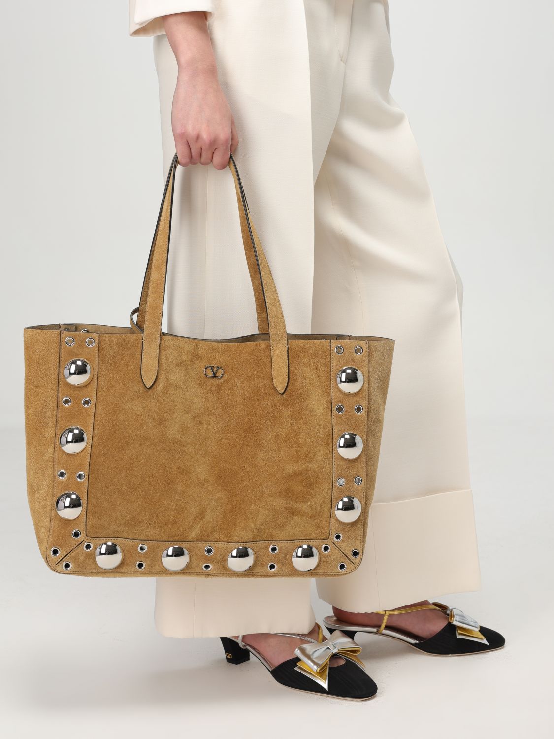 Valentino Garavani Shoulder Bag Woman Beige