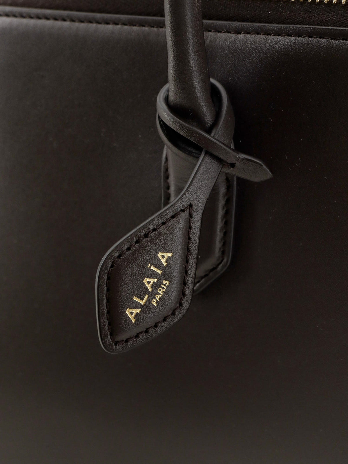 Alaia Delta Medium leather handbag - Brun Fume