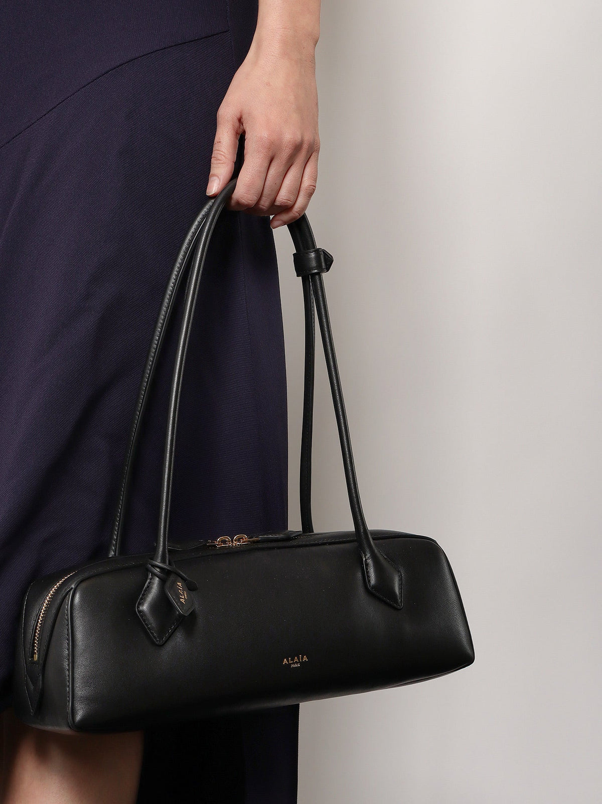 Alaïa Le Teckel leather shoulder bag - Black