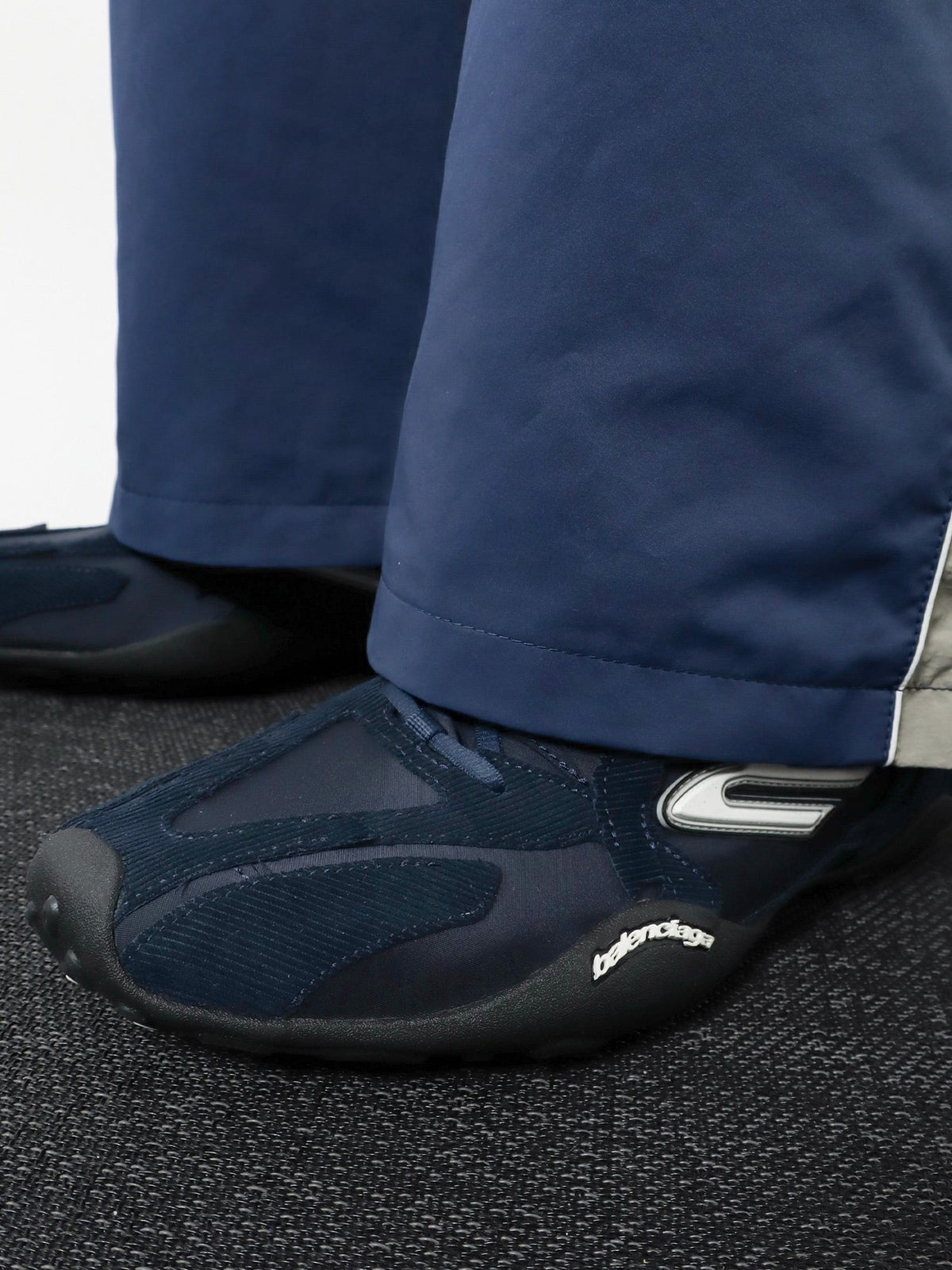 Balenciaga Monday Ultra sneakers with velvet inserts - Navy / White / Black