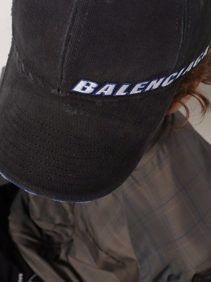 Balenciaga Cotton baseball hat with distressed effect - Black