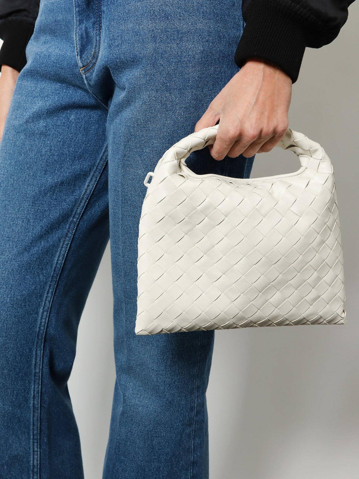 Bottega Veneta Mini Hop leather crossbody bag with Intrecciato pattern - White