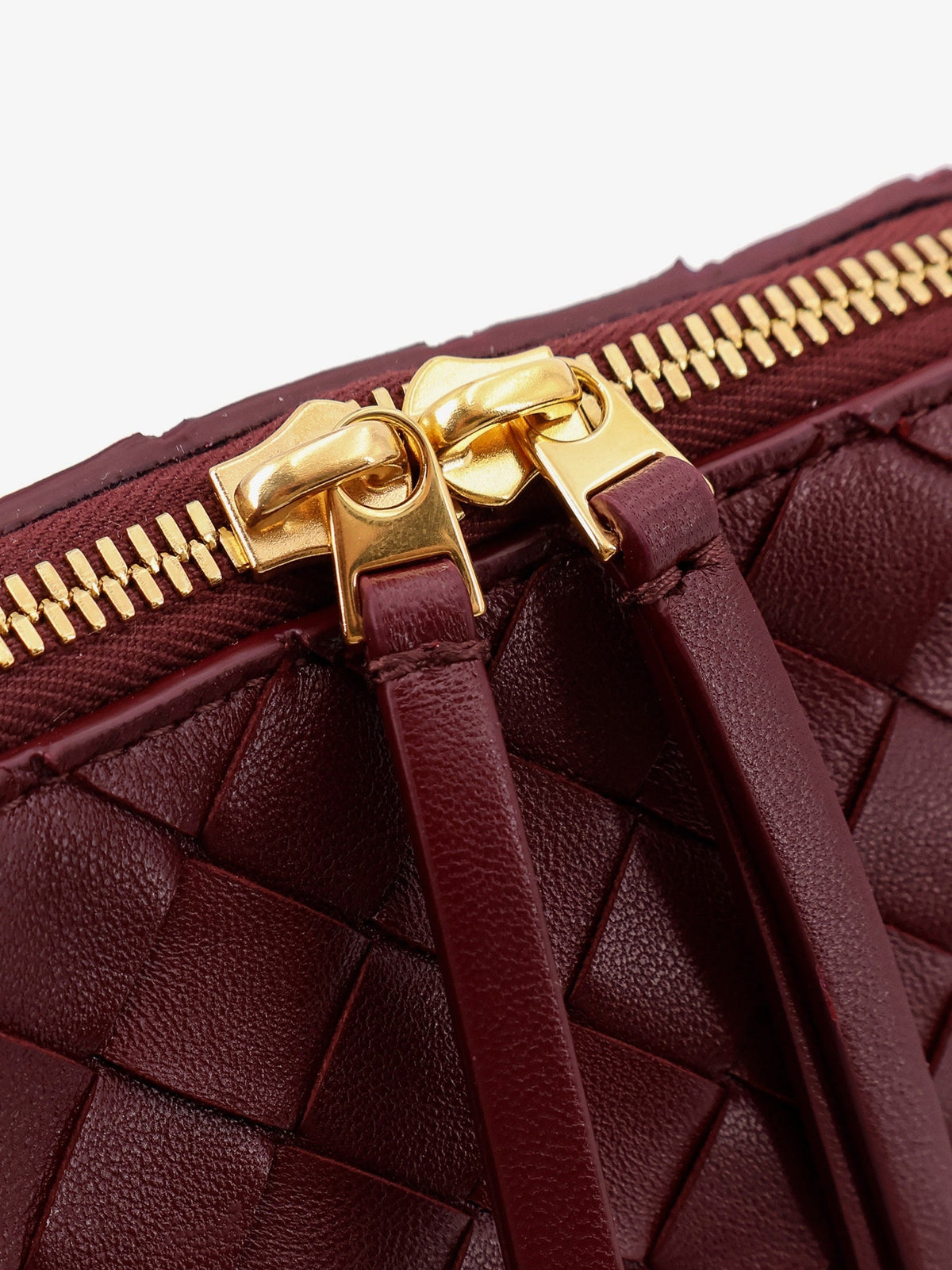 Bottega Veneta Concert Pouch leather shoulder bag with Intrecciato motif - Barolo-Gold