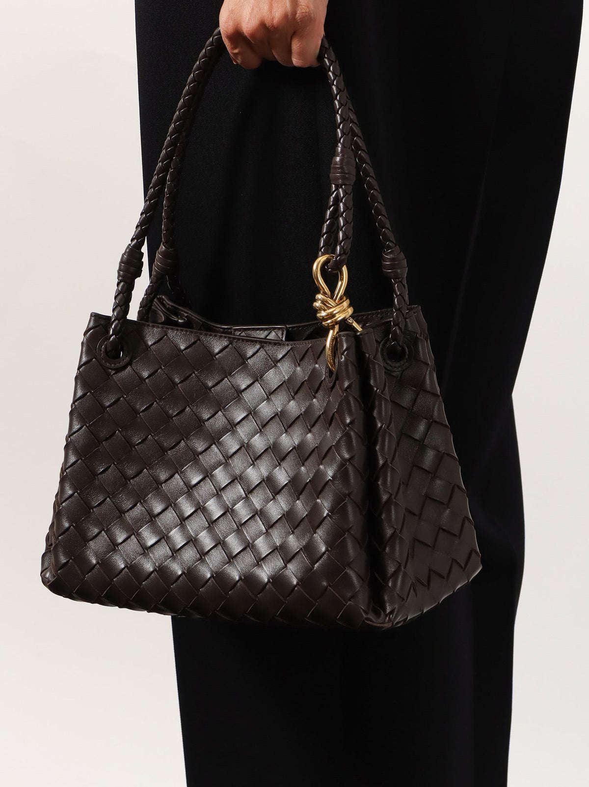 Bottega Veneta Parachute leather shoulder bag with Intrecciato pattern and Knot detail - Fondant-M Brass