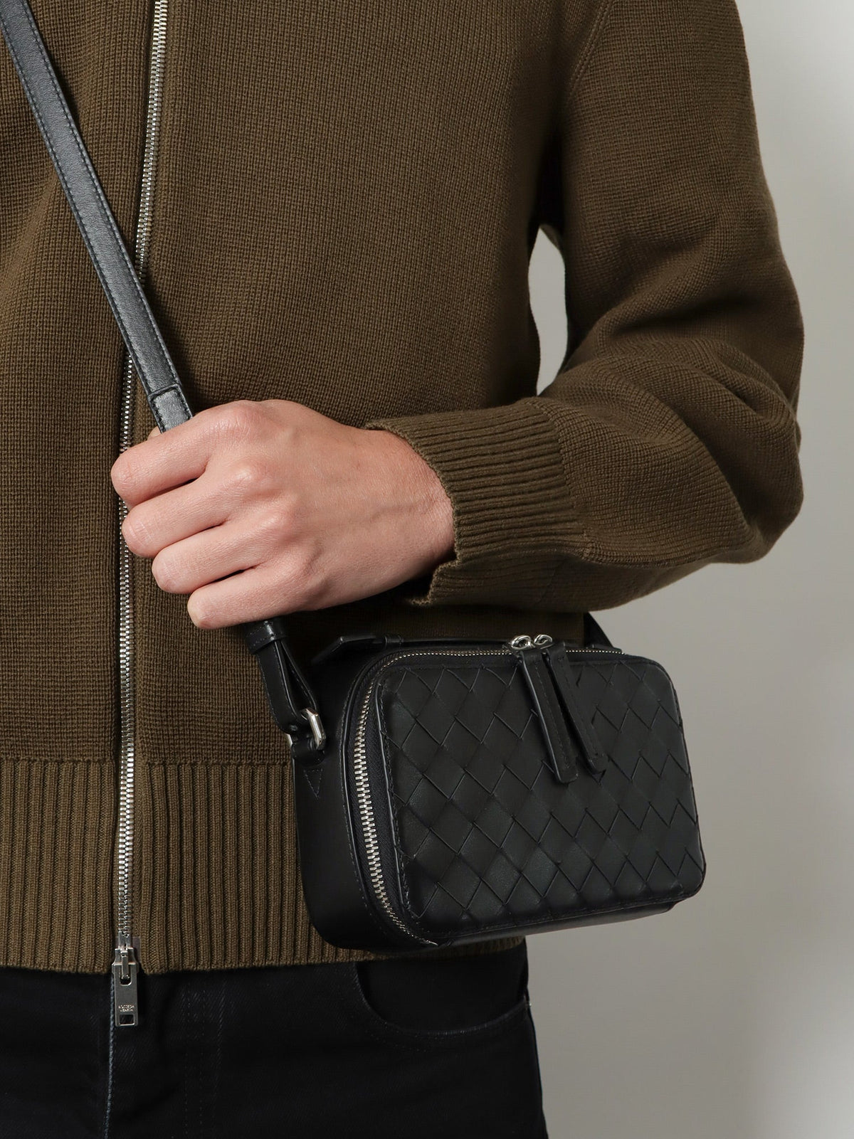 Bottega Veneta Leather clutch bag with Intrecciato motif - Black-Silver