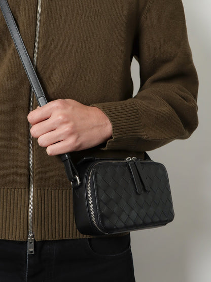 Bottega Veneta Leather clutch bag with Intrecciato motif - Black-Silver