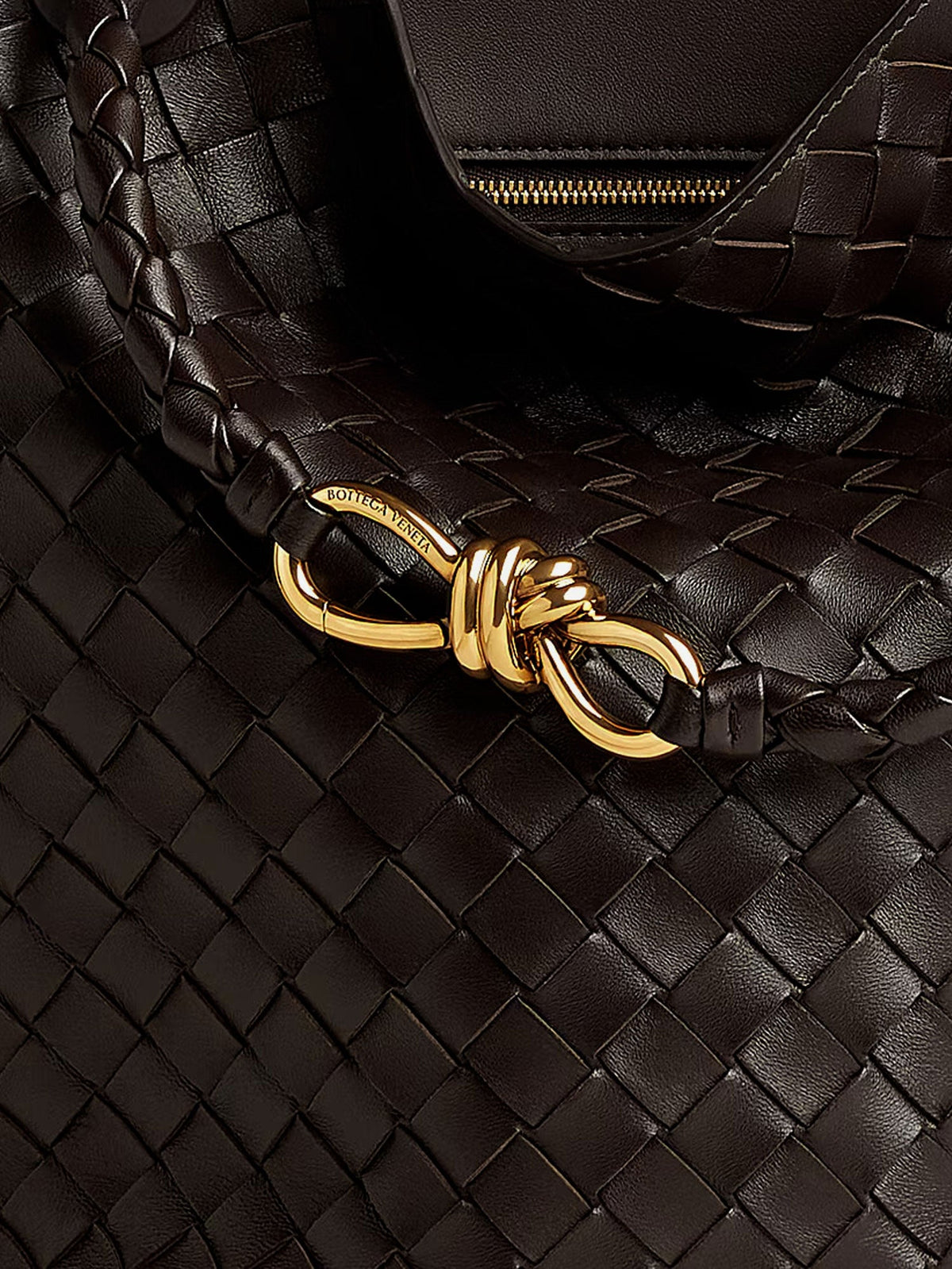 Bottega Veneta Andiamo Bucket leather crossbody bag with Intrecciato Pattern - Fondant-M Brass-Fond