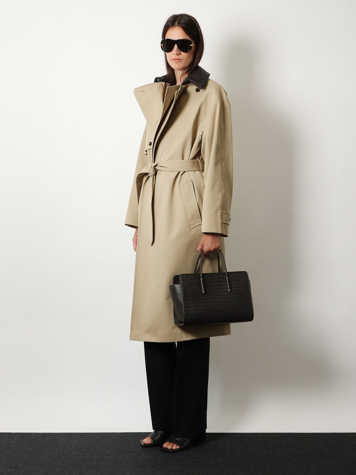 Bottega Veneta Barbara leather handbag with Intrecciato motif - Espresso-Brass V