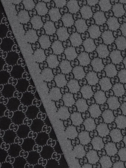 Gucci Sciarpa realizzata in jacquard di cashmere GG e impreziosita da finiture con frange. - Graphiteblack