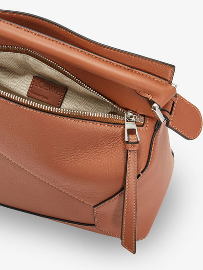 Loewe Puzzle Edge leather handbag with engraved Anagram logo - Tan
