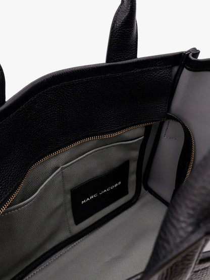 Marc Jacobs Leather shoulder bag with logo on the front - Black