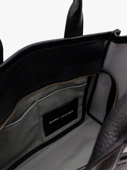 Marc Jacobs Leather shoulder bag with logo on the front - Black