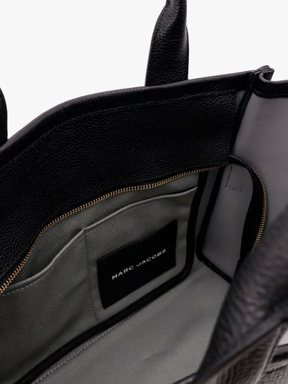 MARC JACOBS - Leather shoulder bag with logo on the front