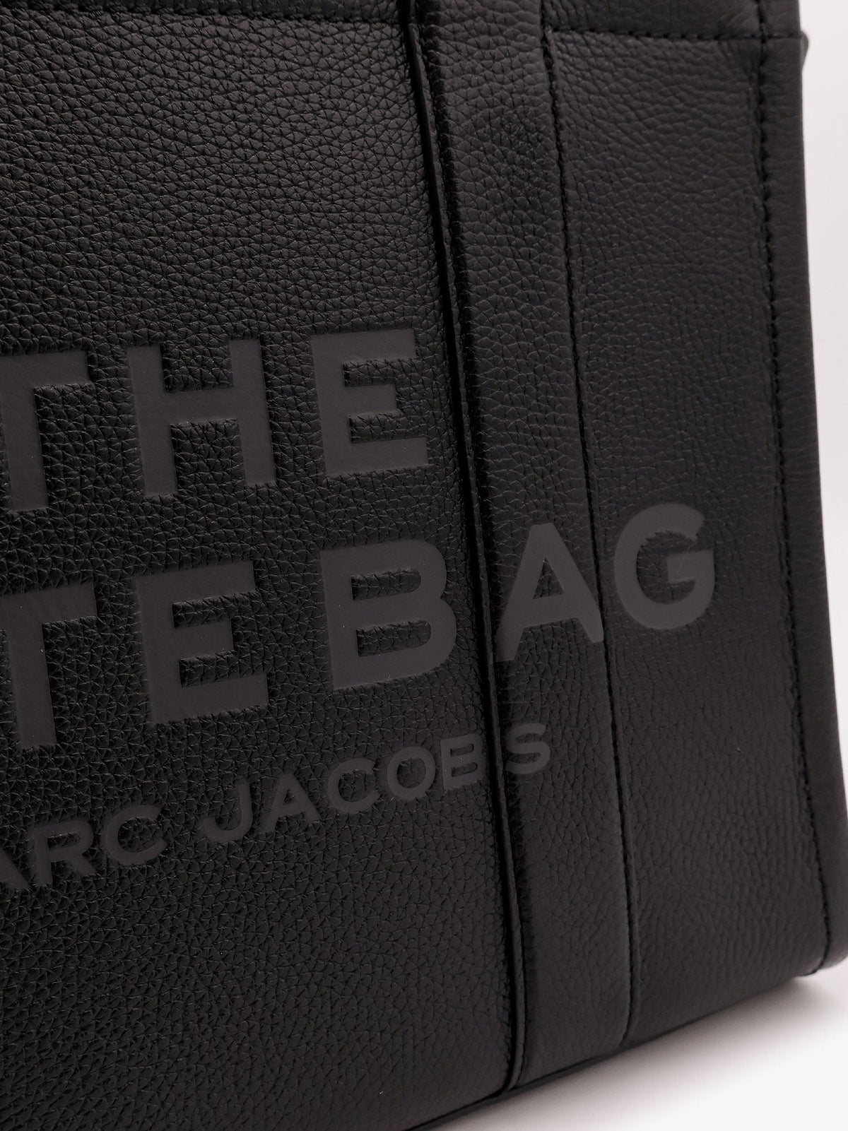 Marc Jacobs Leather shoulder bag with logo on the front - Black