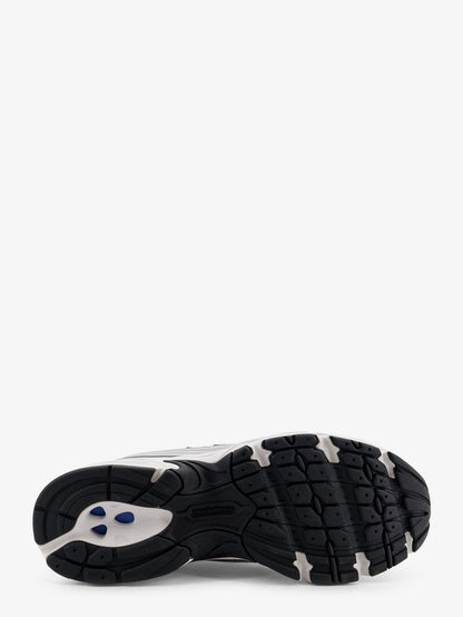 New Balance 740 mesh sneakers with iconic contrasting side logo - White