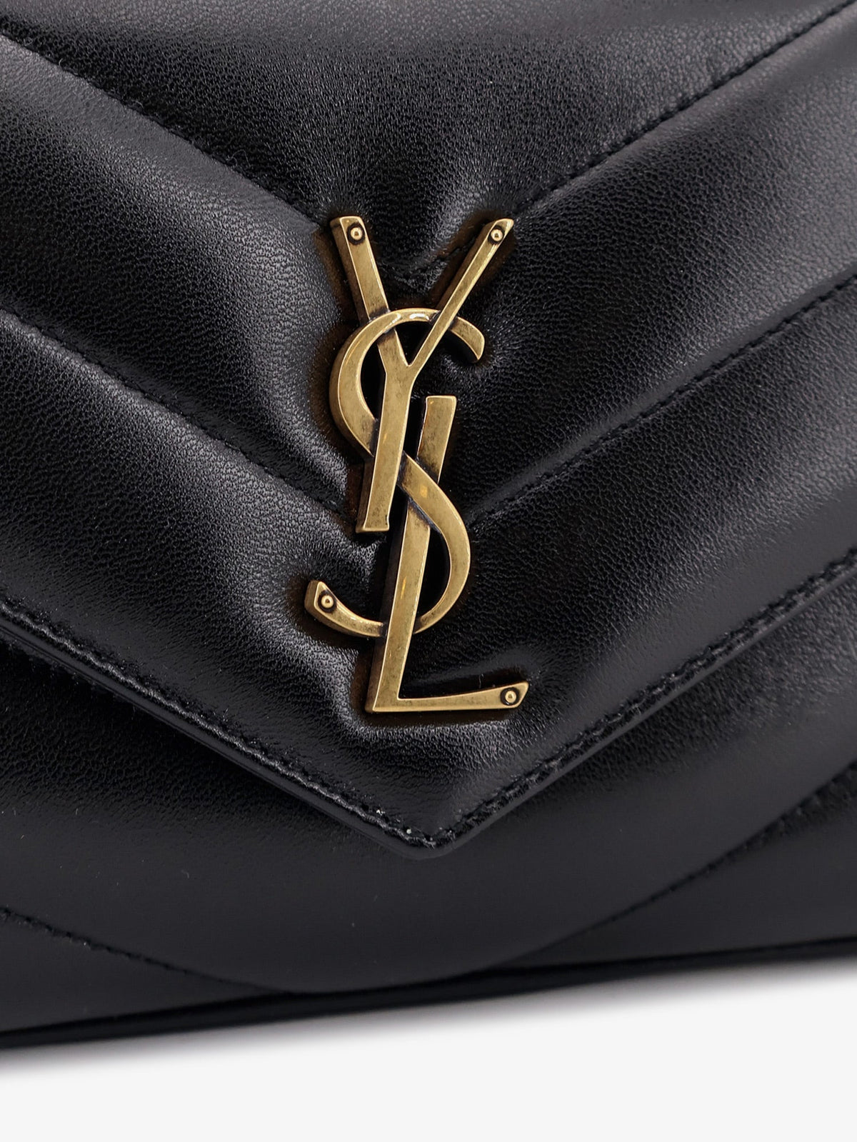 Saint Laurent Loulou leather shoulder bag with metal Cassandre logo - Nero
