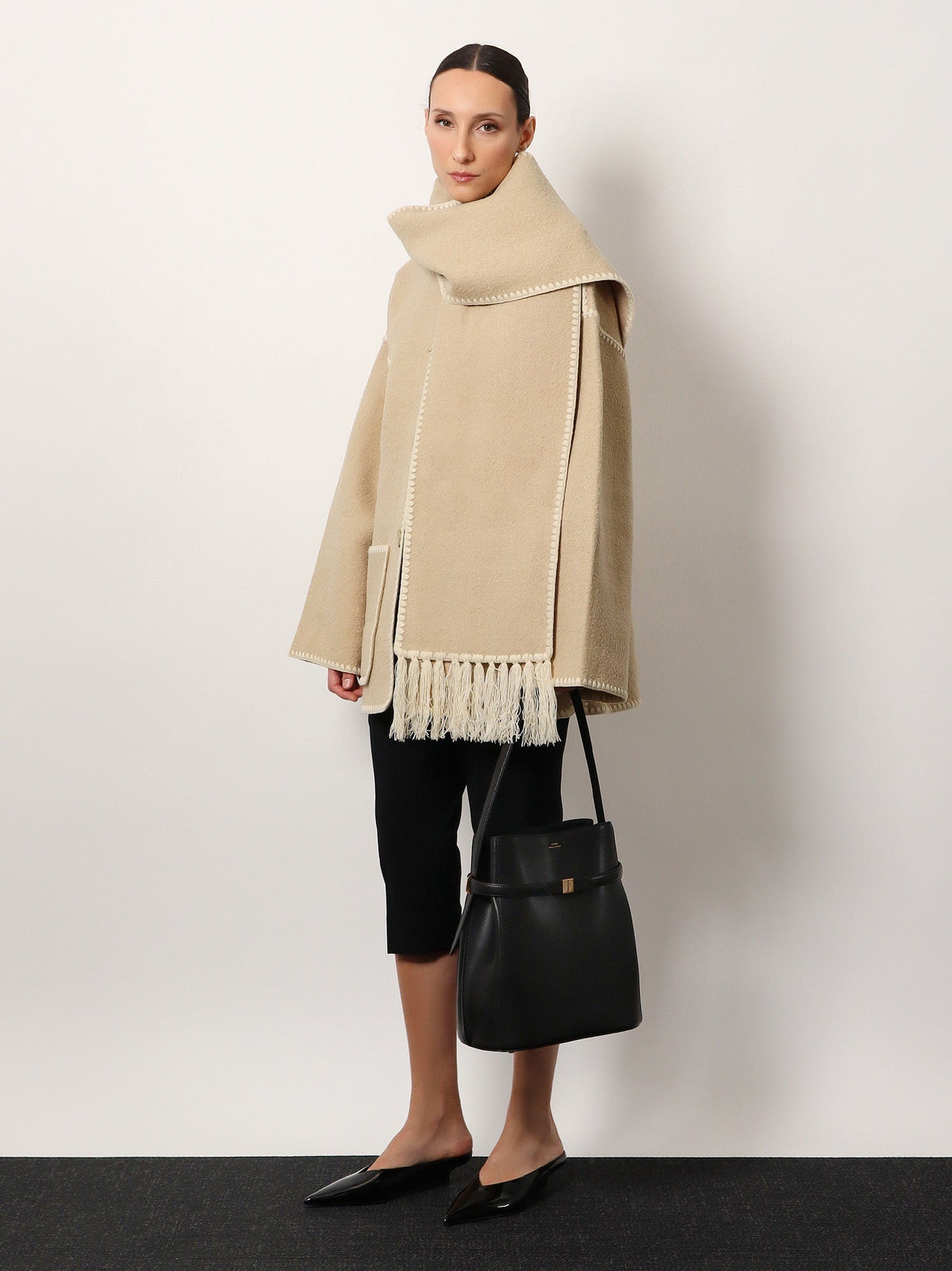 Toteme Belted leather bucket bag - Black