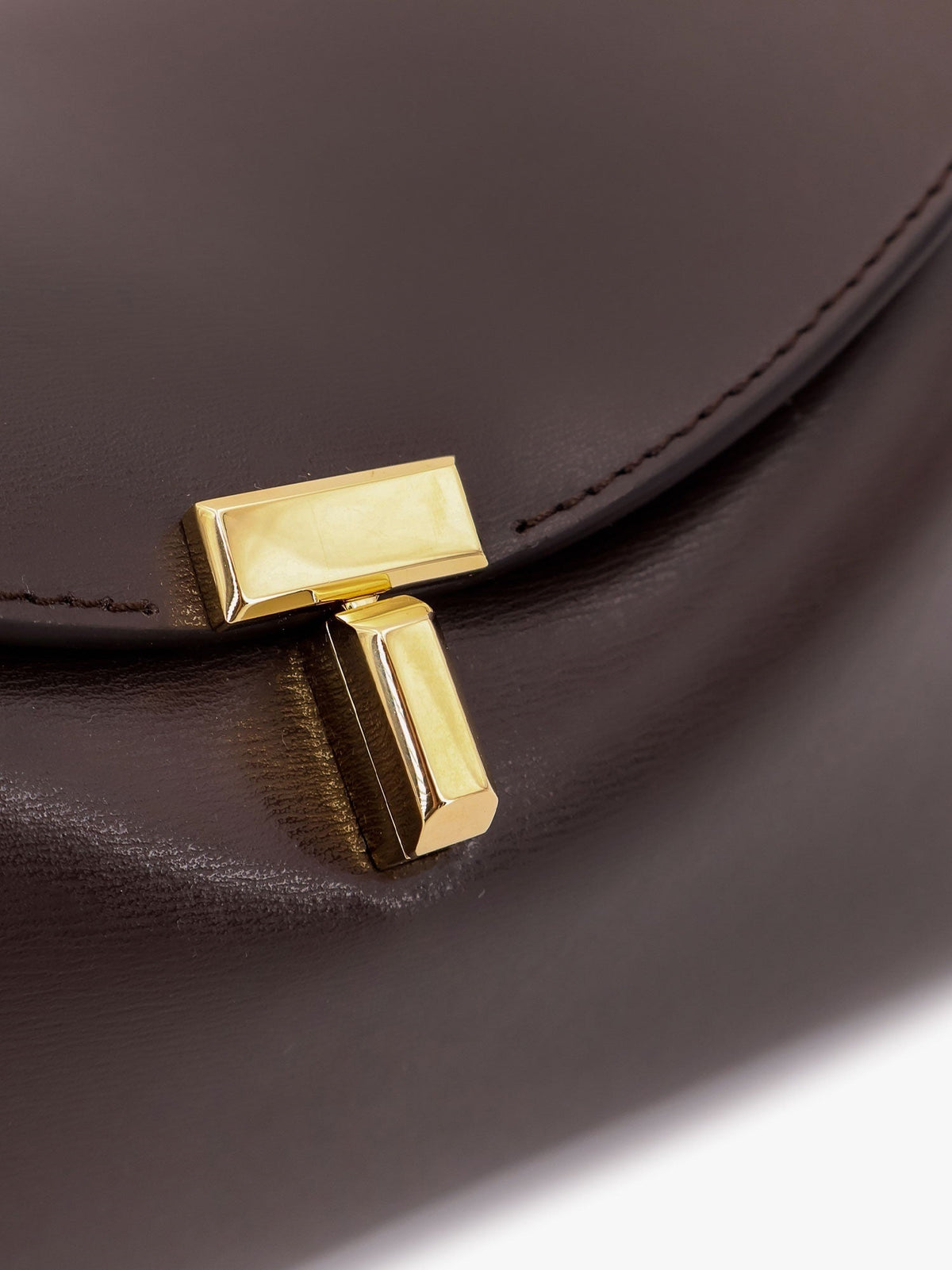 Toteme T-Lock clutch leather crossbody bag - Bark