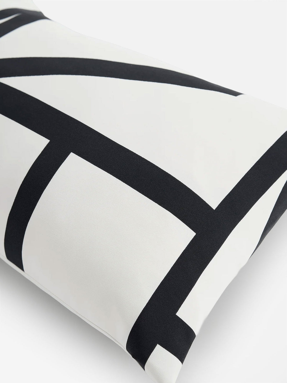 Toteme Padded pillow with Monogram print - Tofu