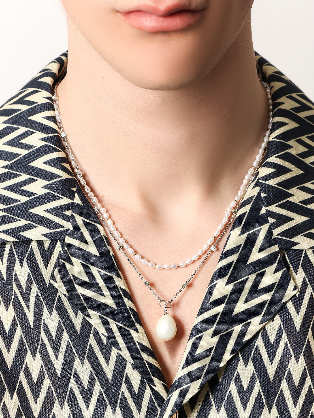 Valentino Garavani Metal necklace with pearls - Bianco