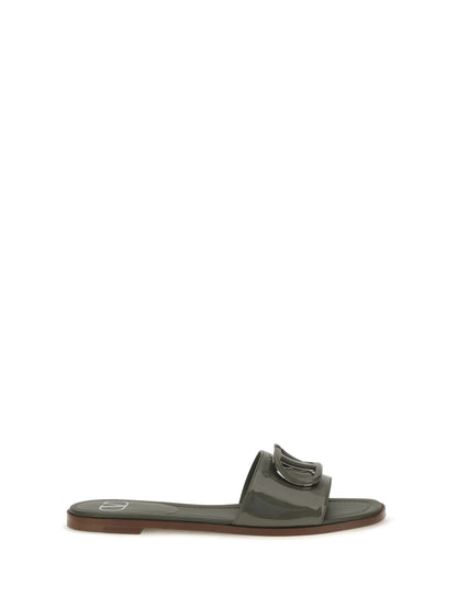 Valentino Garavani VLogo patent leather Slide Sandals - Oasis