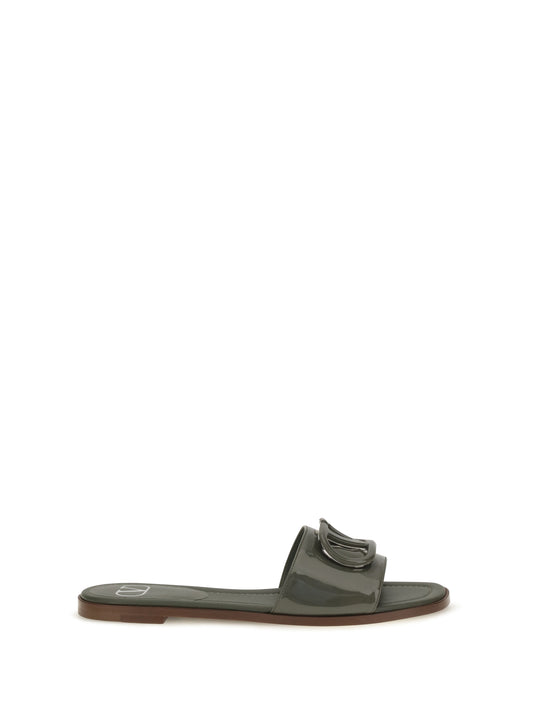 Valentino Garavani VLogo patent leather Slide Sandals - Oasis
