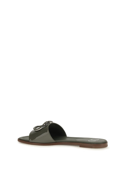 Valentino Garavani VLogo patent leather Slide Sandals - Oasis