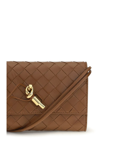 Bottega Veneta Andiamo Clutch Bag - Tannin-Muse Brass