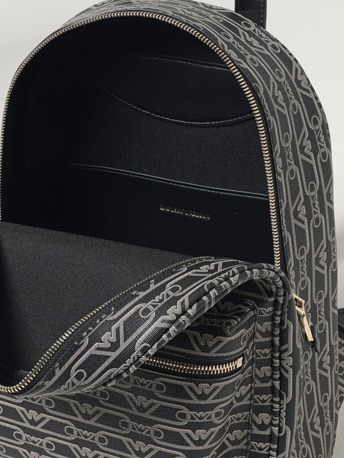 バックパック・リュック EMPORIO ARMANI Woman Backpack Beige EW000372AF11951 F1074 Amazon.com | Armani Exchange Women's Backpack with All Over