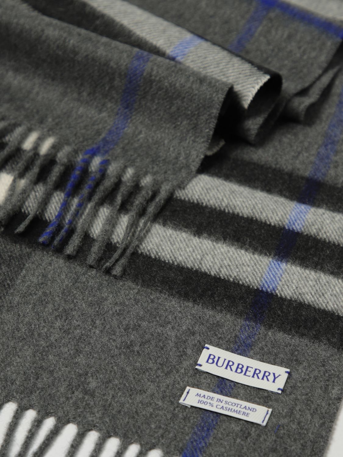 Burberry Scarf Men Grey