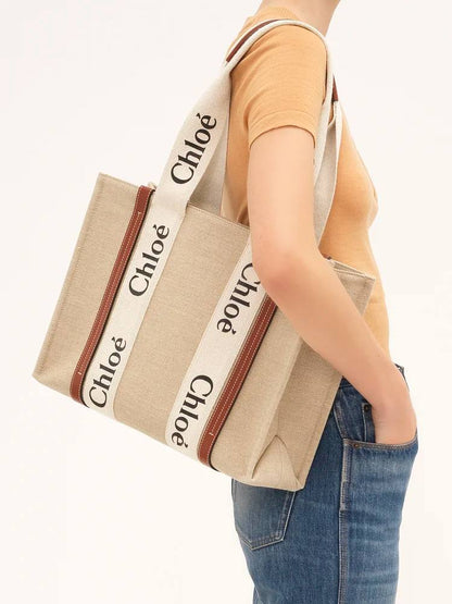 Chloe Medium Woody Tote Bag in Linen