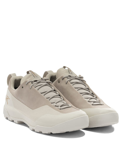 Arc'teryx "Konseal GTX" Low-top sneakers - Beige