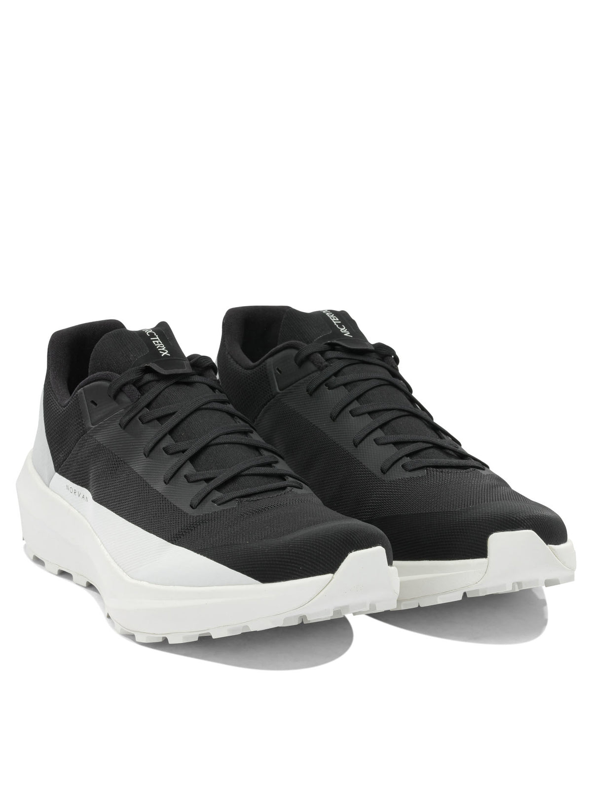 Arc'teryx "Norvan LD 4" Low-top sneakers - Black