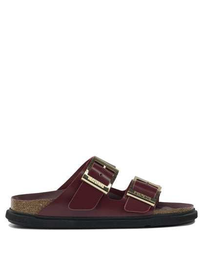 Birkenstock "Arizona Droplet Buckle" Low Sandals - Bordeaux
