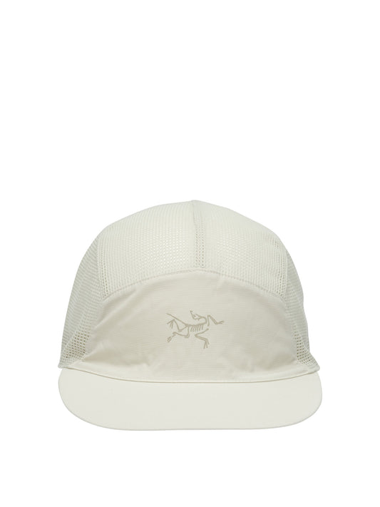 Arc'teryx "Norvan Mesh" trucker hat - White